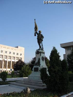[P17] Monumentul Eroilor din Primul Război Mondial - prim plan.  » foto by tata123 🔱
 - 
<span class="allrVoted glyphicon glyphicon-heart hidden" id="av594265"></span>
<a class="m-l-10 hidden" id="sv594265" onclick="voting_Foto_DelVot(,594265,8118)" role="button">șterge vot <span class="glyphicon glyphicon-remove"></span></a>
<a id="v9594265" class=" c-red"  onclick="voting_Foto_SetVot(594265)" role="button"><span class="glyphicon glyphicon-heart-empty"></span> <b>LIKE</b> = Votează poza</a> <img class="hidden"  id="f594265W9" src="/imagini/loader.gif" border="0" /><span class="AjErrMes hidden" id="e594265ErM"></span>