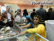 [P16] Magazin de prezentare si vanzare a diverselor obiecte de la sectiunea Egiptului » foto by ileanaxperta*
 - 
<span class="allrVoted glyphicon glyphicon-heart hidden" id="av272923"></span>
<a class="m-l-10 hidden" id="sv272923" onclick="voting_Foto_DelVot(,272923,8126)" role="button">șterge vot <span class="glyphicon glyphicon-remove"></span></a>
<a id="v9272923" class=" c-red"  onclick="voting_Foto_SetVot(272923)" role="button"><span class="glyphicon glyphicon-heart-empty"></span> <b>LIKE</b> = Votează poza</a> <img class="hidden"  id="f272923W9" src="/imagini/loader.gif" border="0" /><span class="AjErrMes hidden" id="e272923ErM"></span>