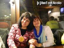 [P21] Au reusit sa ma faca sa zambesc, dupa ce mai mi-a trecut din suparare ca mi-am uitat ochelarii pe masuta de la targ; eu cu buna mea prietena, trandafir1970. Mi-am recuperat ochelarii azi, datorita bunei noii prietene a.sr. Multam mult, ada!! » foto by ileanaxperta*
 - 
<span class="allrVoted glyphicon glyphicon-heart hidden" id="av272928"></span>
<a class="m-l-10 hidden" id="sv272928" onclick="voting_Foto_DelVot(,272928,8126)" role="button">șterge vot <span class="glyphicon glyphicon-remove"></span></a>
<a id="v9272928" class=" c-red"  onclick="voting_Foto_SetVot(272928)" role="button"><span class="glyphicon glyphicon-heart-empty"></span> <b>LIKE</b> = Votează poza</a> <img class="hidden"  id="f272928W9" src="/imagini/loader.gif" border="0" /><span class="AjErrMes hidden" id="e272928ErM"></span>