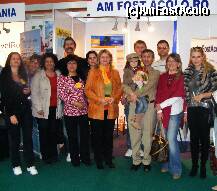 [P04] Una dintre fotografiile de grup, avandu-l in centru pe Cornel cu fetita @Cristinei65 » foto by pepsi70ro
 - 
<span class="allrVoted glyphicon glyphicon-heart hidden" id="av273307"></span>
<a class="m-l-10 hidden" id="sv273307" onclick="voting_Foto_DelVot(,273307,8126)" role="button">șterge vot <span class="glyphicon glyphicon-remove"></span></a>
<a id="v9273307" class=" c-red"  onclick="voting_Foto_SetVot(273307)" role="button"><span class="glyphicon glyphicon-heart-empty"></span> <b>LIKE</b> = Votează poza</a> <img class="hidden"  id="f273307W9" src="/imagini/loader.gif" border="0" /><span class="AjErrMes hidden" id="e273307ErM"></span>