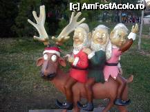 [P06] Bucuresti in haine de sarbatoare - Parcul Cuza, elfii lui Mos Craciun » foto by magdalena
 - 
<span class="allrVoted glyphicon glyphicon-heart hidden" id="av285674"></span>
<a class="m-l-10 hidden" id="sv285674" onclick="voting_Foto_DelVot(,285674,8126)" role="button">șterge vot <span class="glyphicon glyphicon-remove"></span></a>
<a id="v9285674" class=" c-red"  onclick="voting_Foto_SetVot(285674)" role="button"><span class="glyphicon glyphicon-heart-empty"></span> <b>LIKE</b> = Votează poza</a> <img class="hidden"  id="f285674W9" src="/imagini/loader.gif" border="0" /><span class="AjErrMes hidden" id="e285674ErM"></span>