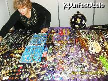 [P22] in pavilionul C3 chiar in capat exista mai multe standuri cu antichitati: mobila, tacamuri aurite, bijuterii,etc, pe care am incercat sa le surprind si eu . » foto by adryana
 - 
<span class="allrVoted glyphicon glyphicon-heart hidden" id="av272605"></span>
<a class="m-l-10 hidden" id="sv272605" onclick="voting_Foto_DelVot(,272605,8126)" role="button">șterge vot <span class="glyphicon glyphicon-remove"></span></a>
<a id="v9272605" class=" c-red"  onclick="voting_Foto_SetVot(272605)" role="button"><span class="glyphicon glyphicon-heart-empty"></span> <b>LIKE</b> = Votează poza</a> <img class="hidden"  id="f272605W9" src="/imagini/loader.gif" border="0" /><span class="AjErrMes hidden" id="e272605ErM"></span>