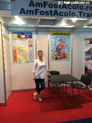 [P09] Obosită și tristă, în ultima zi a târgului de turism. » foto by krisstinna <span class="label label-default labelC_thin small">NEVOTABILĂ</span>