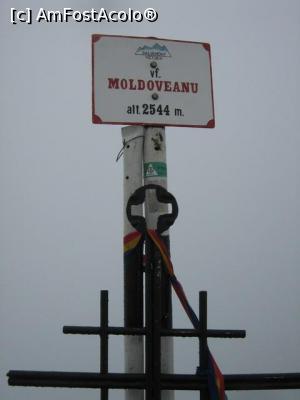 [P04] Vărful Moldoveanu » foto by Michi
 - 
<span class="allrVoted glyphicon glyphicon-heart hidden" id="av1183256"></span>
<a class="m-l-10 hidden" id="sv1183256" onclick="voting_Foto_DelVot(,1183256,8126)" role="button">șterge vot <span class="glyphicon glyphicon-remove"></span></a>
<a id="v91183256" class=" c-red"  onclick="voting_Foto_SetVot(1183256)" role="button"><span class="glyphicon glyphicon-heart-empty"></span> <b>LIKE</b> = Votează poza</a> <img class="hidden"  id="f1183256W9" src="/imagini/loader.gif" border="0" /><span class="AjErrMes hidden" id="e1183256ErM"></span>