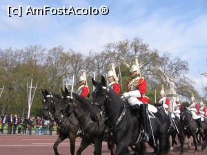 [P11] Londra schimbarea gărzii » foto by Michi
 - 
<span class="allrVoted glyphicon glyphicon-heart hidden" id="av1184354"></span>
<a class="m-l-10 hidden" id="sv1184354" onclick="voting_Foto_DelVot(,1184354,8126)" role="button">șterge vot <span class="glyphicon glyphicon-remove"></span></a>
<a id="v91184354" class=" c-red"  onclick="voting_Foto_SetVot(1184354)" role="button"><span class="glyphicon glyphicon-heart-empty"></span> <b>LIKE</b> = Votează poza</a> <img class="hidden"  id="f1184354W9" src="/imagini/loader.gif" border="0" /><span class="AjErrMes hidden" id="e1184354ErM"></span>