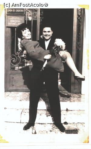 [P01] Casatoria în 1964 » foto by Michi
 - 
<span class="allrVoted glyphicon glyphicon-heart hidden" id="av1289520"></span>
<a class="m-l-10 hidden" id="sv1289520" onclick="voting_Foto_DelVot(,1289520,8126)" role="button">șterge vot <span class="glyphicon glyphicon-remove"></span></a>
<a id="v91289520" class=" c-red"  onclick="voting_Foto_SetVot(1289520)" role="button"><span class="glyphicon glyphicon-heart-empty"></span> <b>LIKE</b> = Votează poza</a> <img class="hidden"  id="f1289520W9" src="/imagini/loader.gif" border="0" /><span class="AjErrMes hidden" id="e1289520ErM"></span>