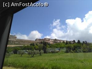 P01 [MAY-2018] Basilica di San Francesco fotografiată la urcuș din autobuz.