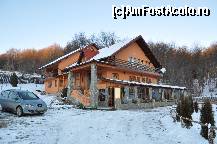 [P03] Cabana,In fata casa veche, in spate corpul nou.Jos in fata locul de luat masa pe timp de vara. » foto by Talibanu
 - 
<span class="allrVoted glyphicon glyphicon-heart hidden" id="av175869"></span>
<a class="m-l-10 hidden" id="sv175869" onclick="voting_Foto_DelVot(,175869,8229)" role="button">șterge vot <span class="glyphicon glyphicon-remove"></span></a>
<a id="v9175869" class=" c-red"  onclick="voting_Foto_SetVot(175869)" role="button"><span class="glyphicon glyphicon-heart-empty"></span> <b>LIKE</b> = Votează poza</a> <img class="hidden"  id="f175869W9" src="/imagini/loader.gif" border="0" /><span class="AjErrMes hidden" id="e175869ErM"></span>