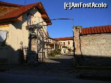 [P05] Hanul Sfântu Gheorghe Ighiu, vedere din stradă. În stânga, la etaj sunt camerele. » foto by creivean
 - 
<span class="allrVoted glyphicon glyphicon-heart hidden" id="av175978"></span>
<a class="m-l-10 hidden" id="sv175978" onclick="voting_Foto_DelVot(,175978,8230)" role="button">șterge vot <span class="glyphicon glyphicon-remove"></span></a>
<a id="v9175978" class=" c-red"  onclick="voting_Foto_SetVot(175978)" role="button"><span class="glyphicon glyphicon-heart-empty"></span> <b>LIKE</b> = Votează poza</a> <img class="hidden"  id="f175978W9" src="/imagini/loader.gif" border="0" /><span class="AjErrMes hidden" id="e175978ErM"></span>