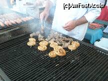 [P16] Degeaba bei bere daca n-ai niste mici sau carnaciori prin apropiere » foto by dorgo
 - 
<span class="allrVoted glyphicon glyphicon-heart hidden" id="av259583"></span>
<a class="m-l-10 hidden" id="sv259583" onclick="voting_Foto_DelVot(,259583,8246)" role="button">șterge vot <span class="glyphicon glyphicon-remove"></span></a>
<a id="v9259583" class=" c-red"  onclick="voting_Foto_SetVot(259583)" role="button"><span class="glyphicon glyphicon-heart-empty"></span> <b>LIKE</b> = Votează poza</a> <img class="hidden"  id="f259583W9" src="/imagini/loader.gif" border="0" /><span class="AjErrMes hidden" id="e259583ErM"></span>