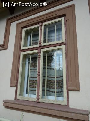 [P20] Fereastră în Breaza, Prahova.  » foto by tata123 🔱
 - 
<span class="allrVoted glyphicon glyphicon-heart hidden" id="av1002278"></span>
<a class="m-l-10 hidden" id="sv1002278" onclick="voting_Foto_DelVot(,1002278,8246)" role="button">șterge vot <span class="glyphicon glyphicon-remove"></span></a>
<a id="v91002278" class=" c-red"  onclick="voting_Foto_SetVot(1002278)" role="button"><span class="glyphicon glyphicon-heart-empty"></span> <b>LIKE</b> = Votează poza</a> <img class="hidden"  id="f1002278W9" src="/imagini/loader.gif" border="0" /><span class="AjErrMes hidden" id="e1002278ErM"></span>