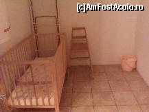 [P14] Tot in baia de la parter era depozitat şi un pătuţ pentru copii - iunie 2013 » foto by adry24
 - 
<span class="allrVoted glyphicon glyphicon-heart hidden" id="av494836"></span>
<a class="m-l-10 hidden" id="sv494836" onclick="voting_Foto_DelVot(,494836,8257)" role="button">șterge vot <span class="glyphicon glyphicon-remove"></span></a>
<a id="v9494836" class=" c-red"  onclick="voting_Foto_SetVot(494836)" role="button"><span class="glyphicon glyphicon-heart-empty"></span> <b>LIKE</b> = Votează poza</a> <img class="hidden"  id="f494836W9" src="/imagini/loader.gif" border="0" /><span class="AjErrMes hidden" id="e494836ErM"></span>