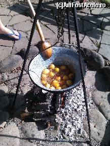 [P37] Ceaunul din curtea pensiunii care s-a dovedit atât de folositor- iunie 2013 » foto by adry24
 - 
<span class="allrVoted glyphicon glyphicon-heart hidden" id="av494869"></span>
<a class="m-l-10 hidden" id="sv494869" onclick="voting_Foto_DelVot(,494869,8257)" role="button">șterge vot <span class="glyphicon glyphicon-remove"></span></a>
<a id="v9494869" class=" c-red"  onclick="voting_Foto_SetVot(494869)" role="button"><span class="glyphicon glyphicon-heart-empty"></span> <b>LIKE</b> = Votează poza</a> <img class="hidden"  id="f494869W9" src="/imagini/loader.gif" border="0" /><span class="AjErrMes hidden" id="e494869ErM"></span>