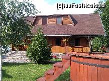 [P08] Accesul in vila se poate face pe usa principală sau pe usa ce se deschide din sufragerie - iunie 2013 » foto by adry24
 - 
<span class="allrVoted glyphicon glyphicon-heart hidden" id="av494826"></span>
<a class="m-l-10 hidden" id="sv494826" onclick="voting_Foto_DelVot(,494826,8257)" role="button">șterge vot <span class="glyphicon glyphicon-remove"></span></a>
<a id="v9494826" class=" c-red"  onclick="voting_Foto_SetVot(494826)" role="button"><span class="glyphicon glyphicon-heart-empty"></span> <b>LIKE</b> = Votează poza</a> <img class="hidden"  id="f494826W9" src="/imagini/loader.gif" border="0" /><span class="AjErrMes hidden" id="e494826ErM"></span>