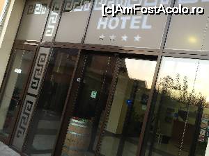 [P31] intrarea in hotel » foto by Dan&Ema
 - 
<span class="allrVoted glyphicon glyphicon-heart hidden" id="av689814"></span>
<a class="m-l-10 hidden" id="sv689814" onclick="voting_Foto_DelVot(,689814,8264)" role="button">șterge vot <span class="glyphicon glyphicon-remove"></span></a>
<a id="v9689814" class=" c-red"  onclick="voting_Foto_SetVot(689814)" role="button"><span class="glyphicon glyphicon-heart-empty"></span> <b>LIKE</b> = Votează poza</a> <img class="hidden"  id="f689814W9" src="/imagini/loader.gif" border="0" /><span class="AjErrMes hidden" id="e689814ErM"></span>