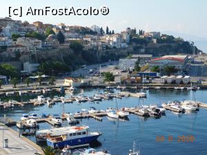 P26 [JUN-2020] Din balcon, un zoom pe bărcile pescarilor din port