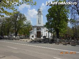 [P12] Giurgiu - Biserica Înălţarea Domnului sau Biserica Eroilor, intrarea principală.  » foto by iulianic
 - 
<span class="allrVoted glyphicon glyphicon-heart hidden" id="av413627"></span>
<a class="m-l-10 hidden" id="sv413627" onclick="voting_Foto_DelVot(,413627,8317)" role="button">șterge vot <span class="glyphicon glyphicon-remove"></span></a>
<a id="v9413627" class=" c-red"  onclick="voting_Foto_SetVot(413627)" role="button"><span class="glyphicon glyphicon-heart-empty"></span> <b>LIKE</b> = Votează poza</a> <img class="hidden"  id="f413627W9" src="/imagini/loader.gif" border="0" /><span class="AjErrMes hidden" id="e413627ErM"></span>