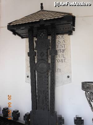 [P05] Giurgiu - Biserica Înălţarea Domnului, troiţa din interiorul Mausoleului Eroilor. » foto by iulianic
 - 
<span class="allrVoted glyphicon glyphicon-heart hidden" id="av413620"></span>
<a class="m-l-10 hidden" id="sv413620" onclick="voting_Foto_DelVot(,413620,8317)" role="button">șterge vot <span class="glyphicon glyphicon-remove"></span></a>
<a id="v9413620" class=" c-red"  onclick="voting_Foto_SetVot(413620)" role="button"><span class="glyphicon glyphicon-heart-empty"></span> <b>LIKE</b> = Votează poza</a> <img class="hidden"  id="f413620W9" src="/imagini/loader.gif" border="0" /><span class="AjErrMes hidden" id="e413620ErM"></span>