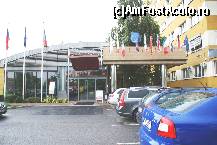 [P01] Intrarea la Wellness Hotel Step Praga. Vedere din parcare.  » foto by Costi
 - 
<span class="allrVoted glyphicon glyphicon-heart hidden" id="av374961"></span>
<a class="m-l-10 hidden" id="sv374961" onclick="voting_Foto_DelVot(,374961,8334)" role="button">șterge vot <span class="glyphicon glyphicon-remove"></span></a>
<a id="v9374961" class=" c-red"  onclick="voting_Foto_SetVot(374961)" role="button"><span class="glyphicon glyphicon-heart-empty"></span> <b>LIKE</b> = Votează poza</a> <img class="hidden"  id="f374961W9" src="/imagini/loader.gif" border="0" /><span class="AjErrMes hidden" id="e374961ErM"></span>