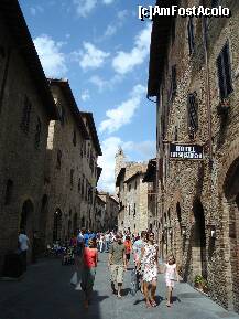 [P04] San Gimignano » foto by gabivl
 - 
<span class="allrVoted glyphicon glyphicon-heart hidden" id="av180038"></span>
<a class="m-l-10 hidden" id="sv180038" onclick="voting_Foto_DelVot(,180038,8341)" role="button">șterge vot <span class="glyphicon glyphicon-remove"></span></a>
<a id="v9180038" class=" c-red"  onclick="voting_Foto_SetVot(180038)" role="button"><span class="glyphicon glyphicon-heart-empty"></span> <b>LIKE</b> = Votează poza</a> <img class="hidden"  id="f180038W9" src="/imagini/loader.gif" border="0" /><span class="AjErrMes hidden" id="e180038ErM"></span>