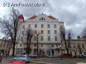 [P04] Cernăuți, Piața Filarmonicii, Căminul Universității de Medicină, fost Hotel Bristol » foto by mprofeanu
 - 
<span class="allrVoted glyphicon glyphicon-heart hidden" id="av1508222"></span>
<a class="m-l-10 hidden" id="sv1508222" onclick="voting_Foto_DelVot(,1508222,8421)" role="button">șterge vot <span class="glyphicon glyphicon-remove"></span></a>
<a id="v91508222" class=" c-red"  onclick="voting_Foto_SetVot(1508222)" role="button"><span class="glyphicon glyphicon-heart-empty"></span> <b>LIKE</b> = Votează poza</a> <img class="hidden"  id="f1508222W9" src="/imagini/loader.gif" border="0" /><span class="AjErrMes hidden" id="e1508222ErM"></span>