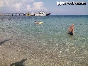 [P12] Plaja la Protaras, in spate vasele de agrement. Poti ajunge la Ayia Napa luind autobuz 102. Cu 101 ajungi aici din Ayia Napa. De preferat cazare in Ayia Napa langa mare, statiunea e pe deal, daca nu alegi hotelul cu grija te omoara urcatul la hotel. unghi de 30 grade, pe caldura e super.  » foto by serban55
 - 
<span class="allrVoted glyphicon glyphicon-heart hidden" id="av567882"></span>
<a class="m-l-10 hidden" id="sv567882" onclick="voting_Foto_DelVot(,567882,8430)" role="button">șterge vot <span class="glyphicon glyphicon-remove"></span></a>
<a id="v9567882" class=" c-red"  onclick="voting_Foto_SetVot(567882)" role="button"><span class="glyphicon glyphicon-heart-empty"></span> <b>LIKE</b> = Votează poza</a> <img class="hidden"  id="f567882W9" src="/imagini/loader.gif" border="0" /><span class="AjErrMes hidden" id="e567882ErM"></span>