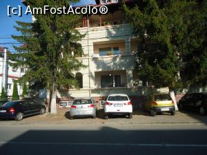 [P13] Parcare stradala in fata hotelului » foto by VOIAJ
 - 
<span class="allrVoted glyphicon glyphicon-heart hidden" id="av924576"></span>
<a class="m-l-10 hidden" id="sv924576" onclick="voting_Foto_DelVot(,924576,8472)" role="button">șterge vot <span class="glyphicon glyphicon-remove"></span></a>
<a id="v9924576" class=" c-red"  onclick="voting_Foto_SetVot(924576)" role="button"><span class="glyphicon glyphicon-heart-empty"></span> <b>LIKE</b> = Votează poza</a> <img class="hidden"  id="f924576W9" src="/imagini/loader.gif" border="0" /><span class="AjErrMes hidden" id="e924576ErM"></span>