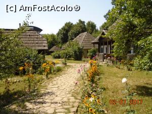 [P40] Aleea de intrare în gospodăria din Fundu Moldovei » foto by Mitica49
 - 
<span class="allrVoted glyphicon glyphicon-heart hidden" id="av941052"></span>
<a class="m-l-10 hidden" id="sv941052" onclick="voting_Foto_DelVot(,941052,8488)" role="button">șterge vot <span class="glyphicon glyphicon-remove"></span></a>
<a id="v9941052" class=" c-red"  onclick="voting_Foto_SetVot(941052)" role="button"><span class="glyphicon glyphicon-heart-empty"></span> <b>LIKE</b> = Votează poza</a> <img class="hidden"  id="f941052W9" src="/imagini/loader.gif" border="0" /><span class="AjErrMes hidden" id="e941052ErM"></span>