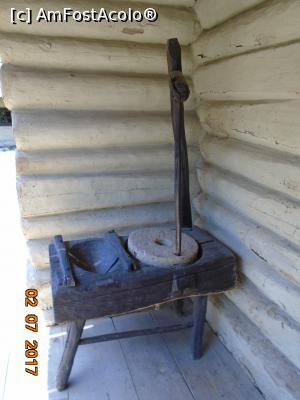 [P53] Casă din Straja, Suceava, unealtă pentru ascuțit (tocilă)  » foto by Mitica49
 - 
<span class="allrVoted glyphicon glyphicon-heart hidden" id="av941068"></span>
<a class="m-l-10 hidden" id="sv941068" onclick="voting_Foto_DelVot(,941068,8488)" role="button">șterge vot <span class="glyphicon glyphicon-remove"></span></a>
<a id="v9941068" class=" c-red"  onclick="voting_Foto_SetVot(941068)" role="button"><span class="glyphicon glyphicon-heart-empty"></span> <b>LIKE</b> = Votează poza</a> <img class="hidden"  id="f941068W9" src="/imagini/loader.gif" border="0" /><span class="AjErrMes hidden" id="e941068ErM"></span>