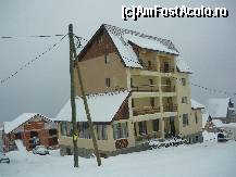 [P03] Cabana Terra,vedere de pe pirtie,cu gratarul din dotare... » foto by any*
 - 
<span class="allrVoted glyphicon glyphicon-heart hidden" id="av186893"></span>
<a class="m-l-10 hidden" id="sv186893" onclick="voting_Foto_DelVot(,186893,8579)" role="button">șterge vot <span class="glyphicon glyphicon-remove"></span></a>
<a id="v9186893" class=" c-red"  onclick="voting_Foto_SetVot(186893)" role="button"><span class="glyphicon glyphicon-heart-empty"></span> <b>LIKE</b> = Votează poza</a> <img class="hidden"  id="f186893W9" src="/imagini/loader.gif" border="0" /><span class="AjErrMes hidden" id="e186893ErM"></span>