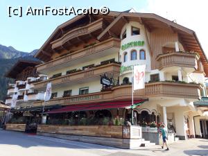 [P72] Restaurantul Perauer din stațiunea Mayrhofen.  » foto by Aurici
 - 
<span class="allrVoted glyphicon glyphicon-heart hidden" id="av1039966"></span>
<a class="m-l-10 hidden" id="sv1039966" onclick="voting_Foto_DelVot(,1039966,8584)" role="button">șterge vot <span class="glyphicon glyphicon-remove"></span></a>
<a id="v91039966" class=" c-red"  onclick="voting_Foto_SetVot(1039966)" role="button"><span class="glyphicon glyphicon-heart-empty"></span> <b>LIKE</b> = Votează poza</a> <img class="hidden"  id="f1039966W9" src="/imagini/loader.gif" border="0" /><span class="AjErrMes hidden" id="e1039966ErM"></span>