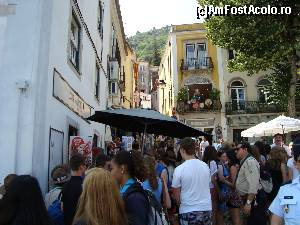 P09 [JUL-2013] Strada foarte populara comerciala, lumea turistica forfoteste ca o caracatita umana-Julieta e la balcon