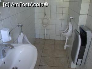 [P19] Grupurile sanitare se află undeva în spate. Era puțin nisip pe jos, însă eram la mare, nu în altă parte... În general, curățenie.  » foto by Floryn81
 - 
<span class="allrVoted glyphicon glyphicon-heart hidden" id="av750338"></span>
<a class="m-l-10 hidden" id="sv750338" onclick="voting_Foto_DelVot(,750338,8635)" role="button">șterge vot <span class="glyphicon glyphicon-remove"></span></a>
<a id="v9750338" class=" c-red"  onclick="voting_Foto_SetVot(750338)" role="button"><span class="glyphicon glyphicon-heart-empty"></span> <b>LIKE</b> = Votează poza</a> <img class="hidden"  id="f750338W9" src="/imagini/loader.gif" border="0" /><span class="AjErrMes hidden" id="e750338ErM"></span>