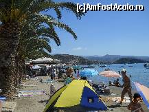 [P14] Plaja ingusta de 10 metri, cu intrare foarte lina in apa (cam 50-60 metri apa mica, super pentru copii). Daca mariti fotografia, puteti vedea mesele si scaunele care vor fi umplute seara si noaptea pana la refuz. » foto by florinbad
 - 
<span class="allrVoted glyphicon glyphicon-heart hidden" id="av189289"></span>
<a class="m-l-10 hidden" id="sv189289" onclick="voting_Foto_DelVot(,189289,8647)" role="button">șterge vot <span class="glyphicon glyphicon-remove"></span></a>
<a id="v9189289" class=" c-red"  onclick="voting_Foto_SetVot(189289)" role="button"><span class="glyphicon glyphicon-heart-empty"></span> <b>LIKE</b> = Votează poza</a> <img class="hidden"  id="f189289W9" src="/imagini/loader.gif" border="0" /><span class="AjErrMes hidden" id="e189289ErM"></span>