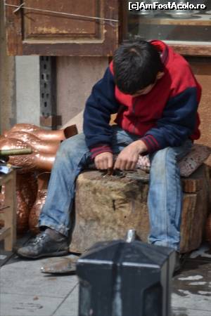 [P42] Copil la munca in Gaziantep.  » foto by TraianS
 - 
<span class="allrVoted glyphicon glyphicon-heart hidden" id="av614741"></span>
<a class="m-l-10 hidden" id="sv614741" onclick="voting_Foto_DelVot(,614741,8659)" role="button">șterge vot <span class="glyphicon glyphicon-remove"></span></a>
<a id="v9614741" class=" c-red"  onclick="voting_Foto_SetVot(614741)" role="button"><span class="glyphicon glyphicon-heart-empty"></span> <b>LIKE</b> = Votează poza</a> <img class="hidden"  id="f614741W9" src="/imagini/loader.gif" border="0" /><span class="AjErrMes hidden" id="e614741ErM"></span>
