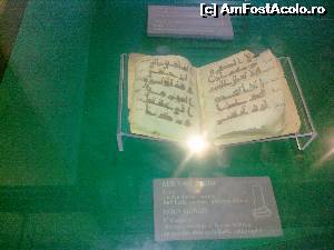 [P06] Konya - exponate in interiorul mausoleului Mevlana » foto by calator2000
 - 
<span class="allrVoted glyphicon glyphicon-heart hidden" id="av660883"></span>
<a class="m-l-10 hidden" id="sv660883" onclick="voting_Foto_DelVot(,660883,8659)" role="button">șterge vot <span class="glyphicon glyphicon-remove"></span></a>
<a id="v9660883" class=" c-red"  onclick="voting_Foto_SetVot(660883)" role="button"><span class="glyphicon glyphicon-heart-empty"></span> <b>LIKE</b> = Votează poza</a> <img class="hidden"  id="f660883W9" src="/imagini/loader.gif" border="0" /><span class="AjErrMes hidden" id="e660883ErM"></span>
