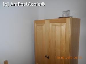 [P13] dulapul din camera nostră » foto by zlatna
 - 
<span class="allrVoted glyphicon glyphicon-heart hidden" id="av1111814"></span>
<a class="m-l-10 hidden" id="sv1111814" onclick="voting_Foto_DelVot(,1111814,8692)" role="button">șterge vot <span class="glyphicon glyphicon-remove"></span></a>
<a id="v91111814" class=" c-red"  onclick="voting_Foto_SetVot(1111814)" role="button"><span class="glyphicon glyphicon-heart-empty"></span> <b>LIKE</b> = Votează poza</a> <img class="hidden"  id="f1111814W9" src="/imagini/loader.gif" border="0" /><span class="AjErrMes hidden" id="e1111814ErM"></span>