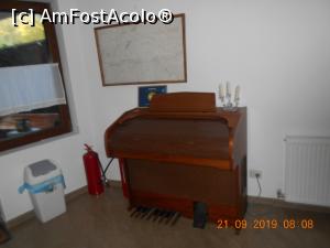 [P03] pianul din salonul pensiunii » foto by zlatna
 - 
<span class="allrVoted glyphicon glyphicon-heart hidden" id="av1111804"></span>
<a class="m-l-10 hidden" id="sv1111804" onclick="voting_Foto_DelVot(,1111804,8692)" role="button">șterge vot <span class="glyphicon glyphicon-remove"></span></a>
<a id="v91111804" class=" c-red"  onclick="voting_Foto_SetVot(1111804)" role="button"><span class="glyphicon glyphicon-heart-empty"></span> <b>LIKE</b> = Votează poza</a> <img class="hidden"  id="f1111804W9" src="/imagini/loader.gif" border="0" /><span class="AjErrMes hidden" id="e1111804ErM"></span>