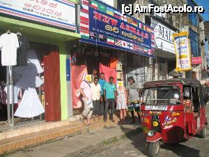 [P05] onesti si detreaba la negociat preturile, 
atentie la firma hainelor, au copy and original copy :) (peste tot in Sri Lanka e asa)  » foto by Flystar
 - 
<span class="allrVoted glyphicon glyphicon-heart hidden" id="av418702"></span>
<a class="m-l-10 hidden" id="sv418702" onclick="voting_Foto_DelVot(,418702,8783)" role="button">șterge vot <span class="glyphicon glyphicon-remove"></span></a>
<a id="v9418702" class=" c-red"  onclick="voting_Foto_SetVot(418702)" role="button"><span class="glyphicon glyphicon-heart-empty"></span> <b>LIKE</b> = Votează poza</a> <img class="hidden"  id="f418702W9" src="/imagini/loader.gif" border="0" /><span class="AjErrMes hidden" id="e418702ErM"></span>