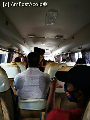 [P11] În busul express Negombo - Colombo » foto by cata2106
 - 
<span class="allrVoted glyphicon glyphicon-heart hidden" id="av1284112"></span>
<a class="m-l-10 hidden" id="sv1284112" onclick="voting_Foto_DelVot(,1284112,8783)" role="button">șterge vot <span class="glyphicon glyphicon-remove"></span></a>
<a id="v91284112" class=" c-red"  onclick="voting_Foto_SetVot(1284112)" role="button"><span class="glyphicon glyphicon-heart-empty"></span> <b>LIKE</b> = Votează poza</a> <img class="hidden"  id="f1284112W9" src="/imagini/loader.gif" border="0" /><span class="AjErrMes hidden" id="e1284112ErM"></span>