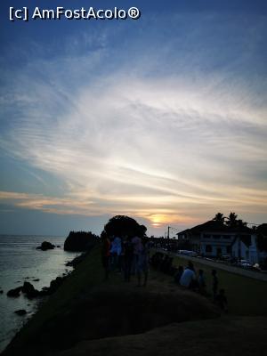 [P80] Apus de soare în Galle » foto by cata2106
 - 
<span class="allrVoted glyphicon glyphicon-heart hidden" id="av1285721"></span>
<a class="m-l-10 hidden" id="sv1285721" onclick="voting_Foto_DelVot(,1285721,8783)" role="button">șterge vot <span class="glyphicon glyphicon-remove"></span></a>
<a id="v91285721" class=" c-red"  onclick="voting_Foto_SetVot(1285721)" role="button"><span class="glyphicon glyphicon-heart-empty"></span> <b>LIKE</b> = Votează poza</a> <img class="hidden"  id="f1285721W9" src="/imagini/loader.gif" border="0" /><span class="AjErrMes hidden" id="e1285721ErM"></span>