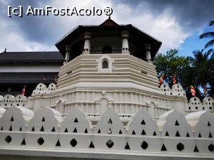 [P45] Templul Sacru al Dinetelui din Kandy » foto by cata2106
 - 
<span class="allrVoted glyphicon glyphicon-heart hidden" id="av1299918"></span>
<a class="m-l-10 hidden" id="sv1299918" onclick="voting_Foto_DelVot(,1299918,8783)" role="button">șterge vot <span class="glyphicon glyphicon-remove"></span></a>
<a id="v91299918" class=" c-red"  onclick="voting_Foto_SetVot(1299918)" role="button"><span class="glyphicon glyphicon-heart-empty"></span> <b>LIKE</b> = Votează poza</a> <img class="hidden"  id="f1299918W9" src="/imagini/loader.gif" border="0" /><span class="AjErrMes hidden" id="e1299918ErM"></span>
