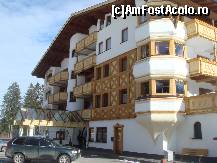 [P14] HOTELUL-EXTERIOR » foto by simov
 - 
<span class="allrVoted glyphicon glyphicon-heart hidden" id="av196777"></span>
<a class="m-l-10 hidden" id="sv196777" onclick="voting_Foto_DelVot(,196777,8795)" role="button">șterge vot <span class="glyphicon glyphicon-remove"></span></a>
<a id="v9196777" class=" c-red"  onclick="voting_Foto_SetVot(196777)" role="button"><span class="glyphicon glyphicon-heart-empty"></span> <b>LIKE</b> = Votează poza</a> <img class="hidden"  id="f196777W9" src="/imagini/loader.gif" border="0" /><span class="AjErrMes hidden" id="e196777ErM"></span>