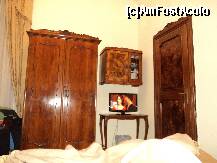 [P05] camera, dulap, tv, usa baie » foto by calinb
 - 
<span class="allrVoted glyphicon glyphicon-heart hidden" id="av202288"></span>
<a class="m-l-10 hidden" id="sv202288" onclick="voting_Foto_DelVot(,202288,8954)" role="button">șterge vot <span class="glyphicon glyphicon-remove"></span></a>
<a id="v9202288" class=" c-red"  onclick="voting_Foto_SetVot(202288)" role="button"><span class="glyphicon glyphicon-heart-empty"></span> <b>LIKE</b> = Votează poza</a> <img class="hidden"  id="f202288W9" src="/imagini/loader.gif" border="0" /><span class="AjErrMes hidden" id="e202288ErM"></span>