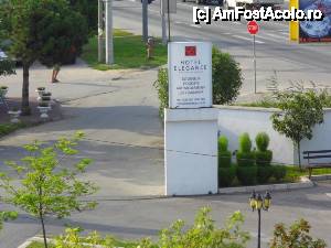[P15] Intrarea dinspre șosea. Imediat în stânga pozei, din păcate nu se vede, era o casă de schimb valutar.  » foto by ariciu*
 - 
<span class="allrVoted glyphicon glyphicon-heart hidden" id="av480875"></span>
<a class="m-l-10 hidden" id="sv480875" onclick="voting_Foto_DelVot(,480875,8972)" role="button">șterge vot <span class="glyphicon glyphicon-remove"></span></a>
<a id="v9480875" class=" c-red"  onclick="voting_Foto_SetVot(480875)" role="button"><span class="glyphicon glyphicon-heart-empty"></span> <b>LIKE</b> = Votează poza</a> <img class="hidden"  id="f480875W9" src="/imagini/loader.gif" border="0" /><span class="AjErrMes hidden" id="e480875ErM"></span>