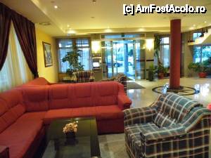 [P18] Zona de relaxare și ieșirea din hotel.  » foto by ariciu*
 - 
<span class="allrVoted glyphicon glyphicon-heart hidden" id="av480878"></span>
<a class="m-l-10 hidden" id="sv480878" onclick="voting_Foto_DelVot(,480878,8972)" role="button">șterge vot <span class="glyphicon glyphicon-remove"></span></a>
<a id="v9480878" class=" c-red"  onclick="voting_Foto_SetVot(480878)" role="button"><span class="glyphicon glyphicon-heart-empty"></span> <b>LIKE</b> = Votează poza</a> <img class="hidden"  id="f480878W9" src="/imagini/loader.gif" border="0" /><span class="AjErrMes hidden" id="e480878ErM"></span>