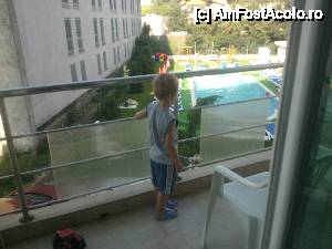 [P01] Vedere de la balcon - in stanga e unul din hotelurile aflate in paragina, iar in dreapta e piscina hotelului de 4 stele nou construit » foto by lorryblue
 - 
<span class="allrVoted glyphicon glyphicon-heart hidden" id="av473174"></span>
<a class="m-l-10 hidden" id="sv473174" onclick="voting_Foto_DelVot(,473174,8989)" role="button">șterge vot <span class="glyphicon glyphicon-remove"></span></a>
<a id="v9473174" class=" c-red"  onclick="voting_Foto_SetVot(473174)" role="button"><span class="glyphicon glyphicon-heart-empty"></span> <b>LIKE</b> = Votează poza</a> <img class="hidden"  id="f473174W9" src="/imagini/loader.gif" border="0" /><span class="AjErrMes hidden" id="e473174ErM"></span>