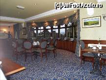 [P04] Imagine din restaurant. Imi place genul asta de ferestre. » foto by TraianS
 - 
<span class="allrVoted glyphicon glyphicon-heart hidden" id="av204508"></span>
<a class="m-l-10 hidden" id="sv204508" onclick="voting_Foto_DelVot(,204508,9014)" role="button">șterge vot <span class="glyphicon glyphicon-remove"></span></a>
<a id="v9204508" class=" c-red"  onclick="voting_Foto_SetVot(204508)" role="button"><span class="glyphicon glyphicon-heart-empty"></span> <b>LIKE</b> = Votează poza</a> <img class="hidden"  id="f204508W9" src="/imagini/loader.gif" border="0" /><span class="AjErrMes hidden" id="e204508ErM"></span>