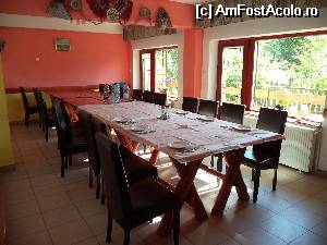 [P04] Sala de mese, aici cu mesele unite. Am incaput 20 de persoane. In dreapta se afla intrarea in bucataria propriuzisa.  » foto by dannaa
 - 
<span class="allrVoted glyphicon glyphicon-heart hidden" id="av514762"></span>
<a class="m-l-10 hidden" id="sv514762" onclick="voting_Foto_DelVot(,514762,9046)" role="button">șterge vot <span class="glyphicon glyphicon-remove"></span></a>
<a id="v9514762" class=" c-red"  onclick="voting_Foto_SetVot(514762)" role="button"><span class="glyphicon glyphicon-heart-empty"></span> <b>LIKE</b> = Votează poza</a> <img class="hidden"  id="f514762W9" src="/imagini/loader.gif" border="0" /><span class="AjErrMes hidden" id="e514762ErM"></span>