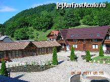 [P05] Pensiunea la Filuţa Mălini Suceava - stînga restaurantul clasic, dreapta habar nu am ... » foto by Qvadratvus
 - 
<span class="allrVoted glyphicon glyphicon-heart hidden" id="av210263"></span>
<a class="m-l-10 hidden" id="sv210263" onclick="voting_Foto_DelVot(,210263,9128)" role="button">șterge vot <span class="glyphicon glyphicon-remove"></span></a>
<a id="v9210263" class=" c-red"  onclick="voting_Foto_SetVot(210263)" role="button"><span class="glyphicon glyphicon-heart-empty"></span> <b>LIKE</b> = Votează poza</a> <img class="hidden"  id="f210263W9" src="/imagini/loader.gif" border="0" /><span class="AjErrMes hidden" id="e210263ErM"></span>